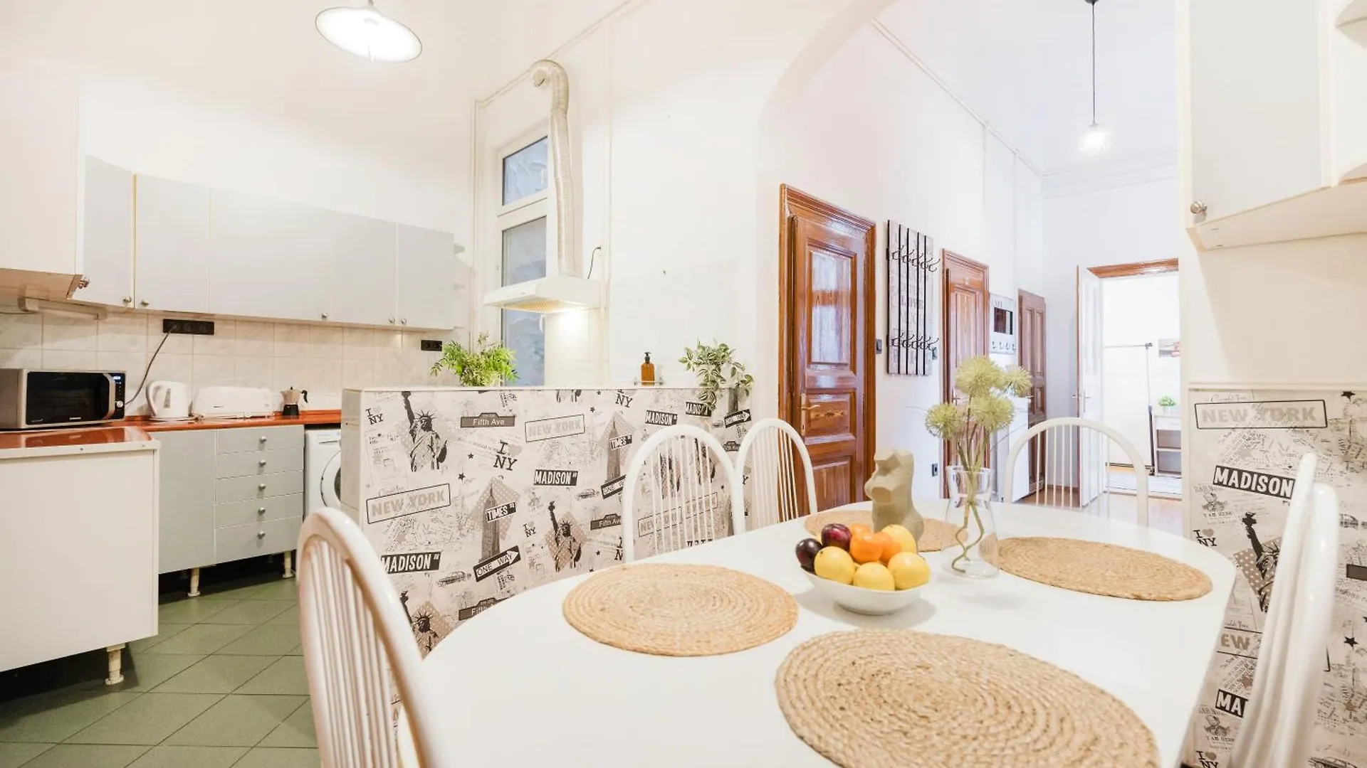 Makin' Memories-Best Location In Heart Of Budapest City Centre Apartment